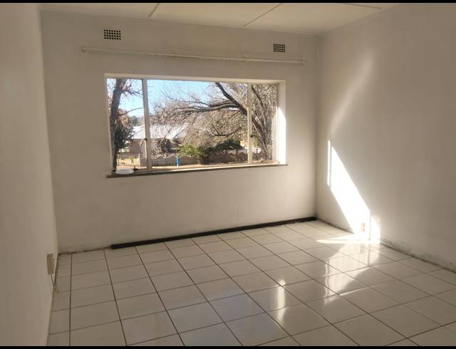 2 BEDROOM FLAT FOR SALE IN THREE RIVERS